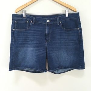 Levi’s Jeans Shorts Dark Wash Denim Women’s Plus Size‎ 33